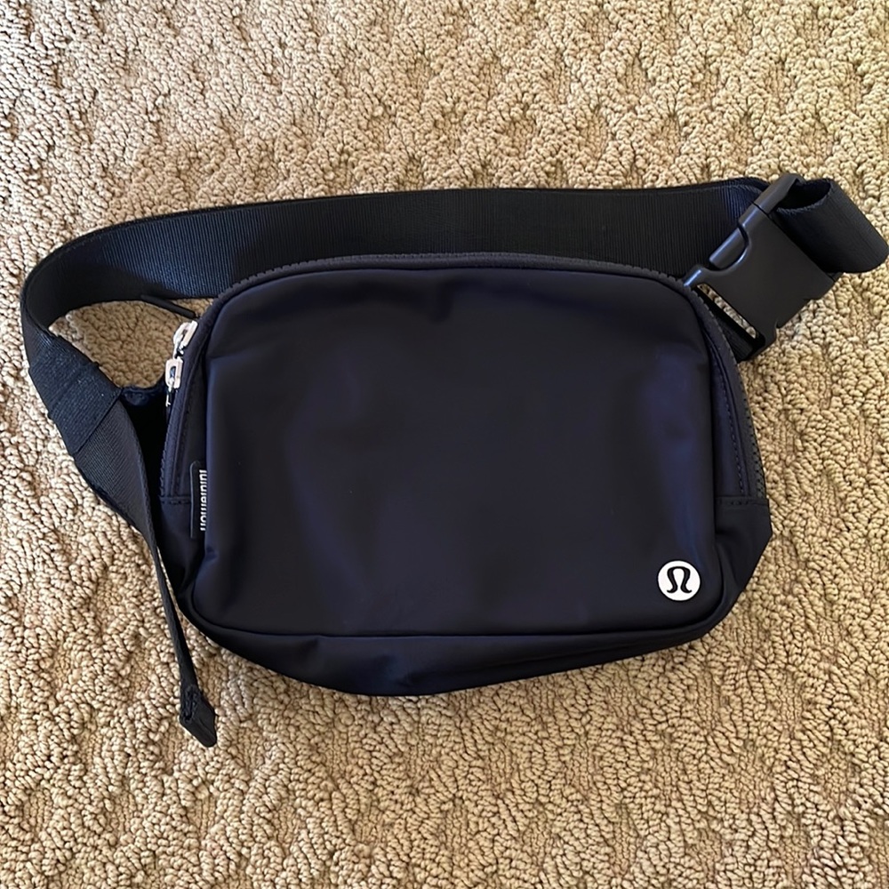 Lululemon waist bag